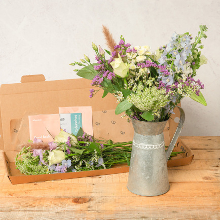 Letterbox Monthly Flower Gift - Costumes review and price